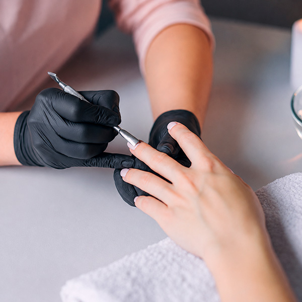 Servicios profesionales de manicura y cuidado de uñas en Sandra Escobar Micro&Beauty Madrid Sandra Escobar